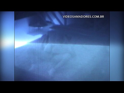 ❤️ Marido filma esposa fodendo o vizinho e descobre que ele é um cornudo ️❌ Porno fodido em nós